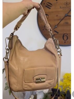 💐 Coach 2Way Neutral Tan Leather Hobo Bag with Front Lock Pocket 💐